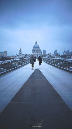 Walking to St. Paul's (London)